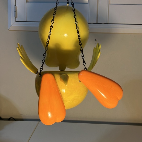 Looney Tunes Tweety Bird Planter/Feeder. - Picture 4 of 4